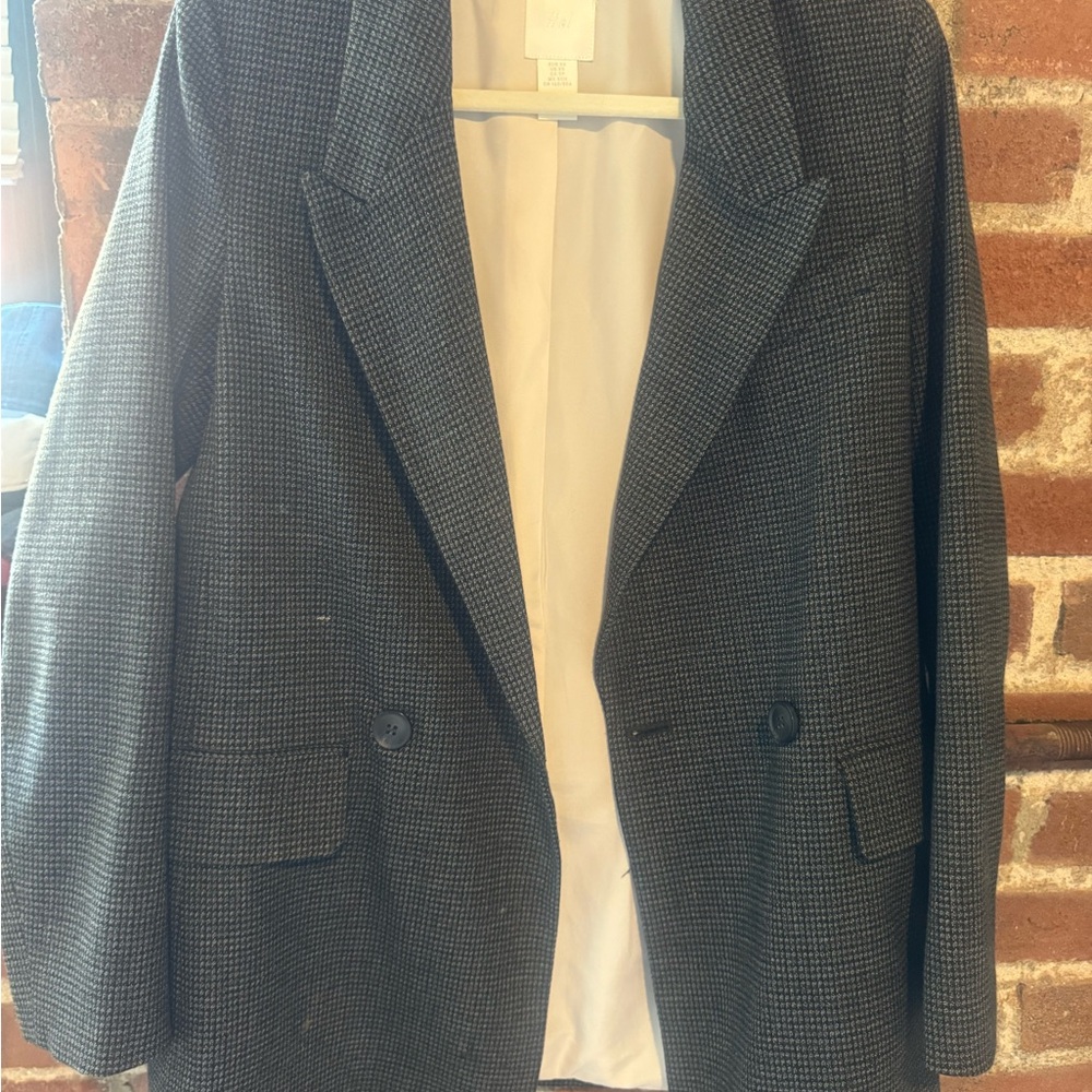 H&M Elegant Black and Cream Blazer
